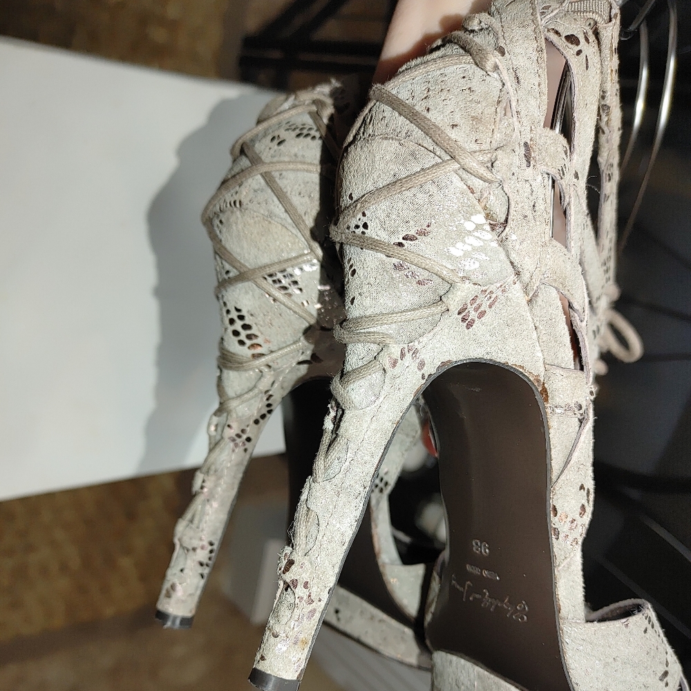 Elizabeth and James Stage Corset Gray/Gold Suede Heels 9B - Picture 9 of 11